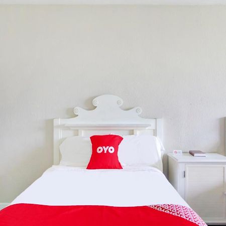 Oyo Hotel Dundee By Crystal Lake Екстер'єр фото