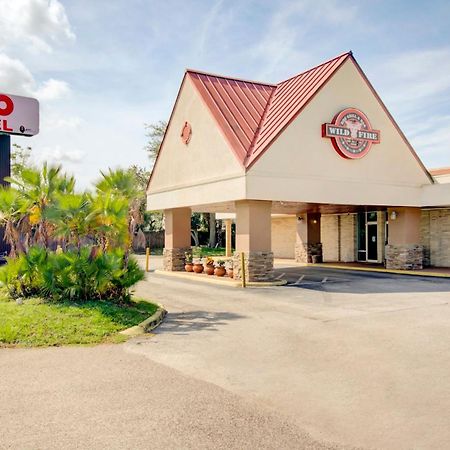 Oyo Hotel Dundee By Crystal Lake Екстер'єр фото