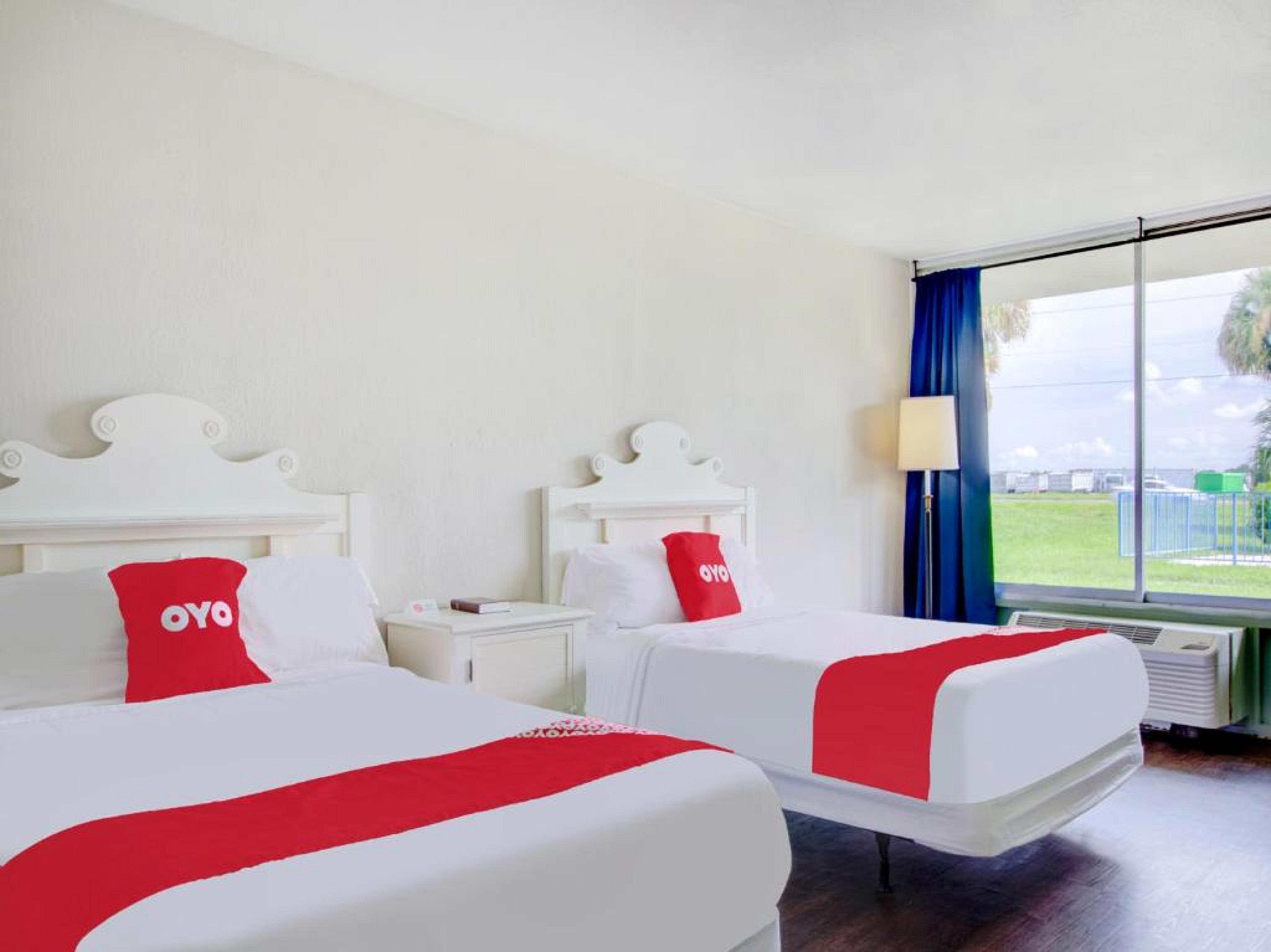 Oyo Hotel Dundee By Crystal Lake Екстер'єр фото