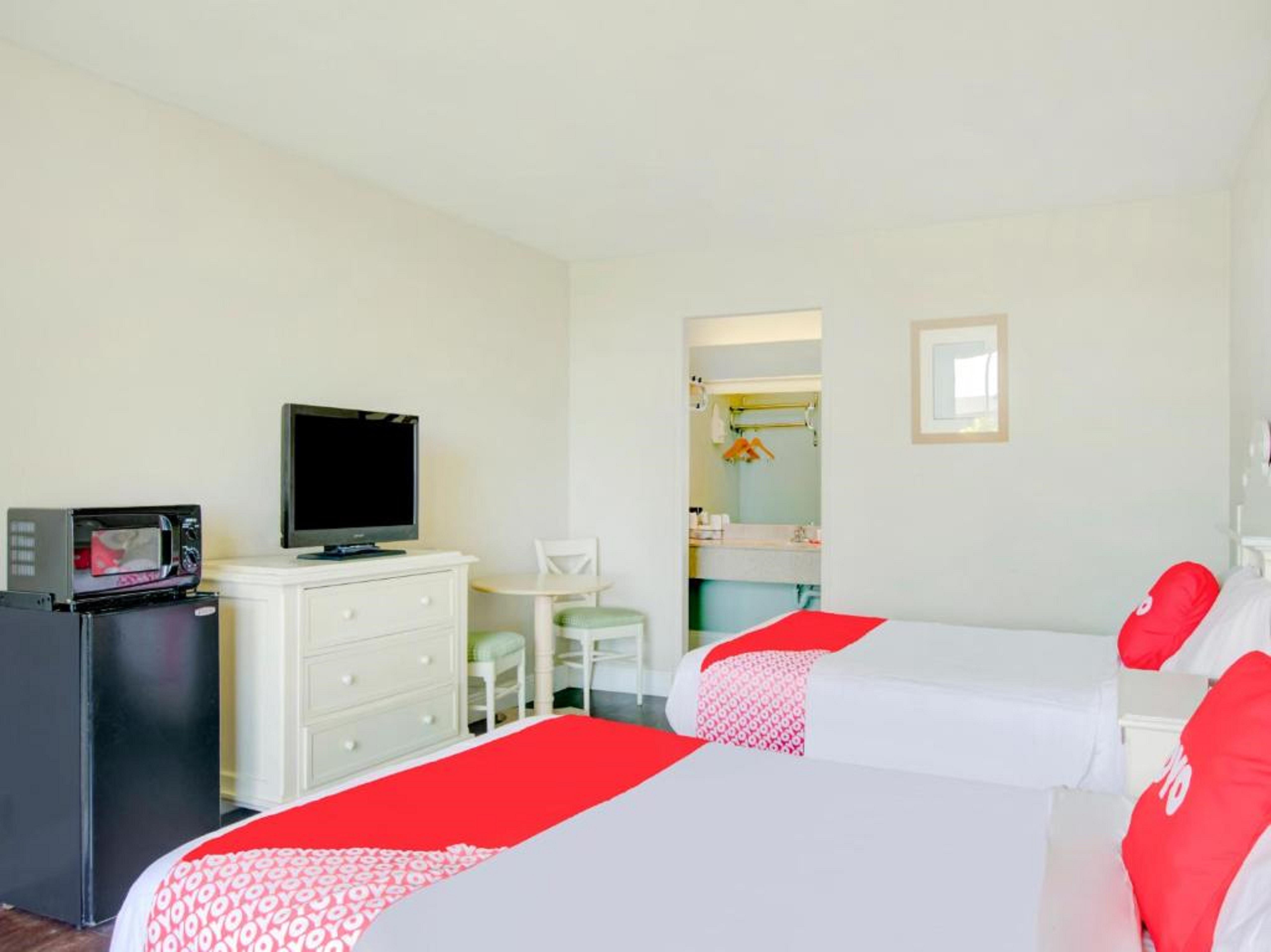 Oyo Hotel Dundee By Crystal Lake Екстер'єр фото