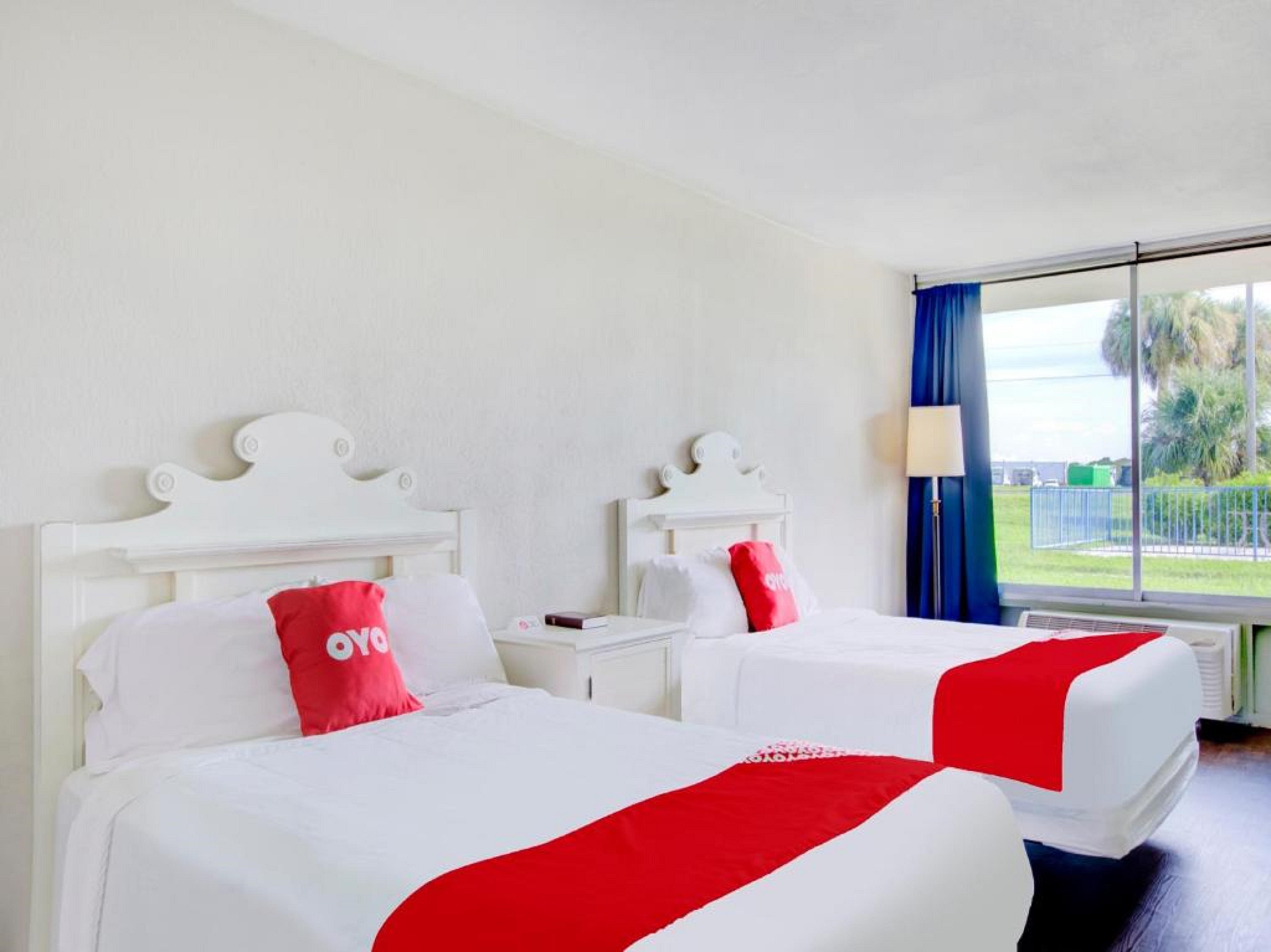 Oyo Hotel Dundee By Crystal Lake Екстер'єр фото
