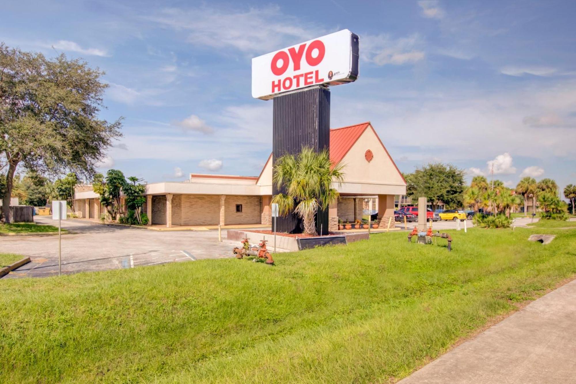 Oyo Hotel Dundee By Crystal Lake Екстер'єр фото