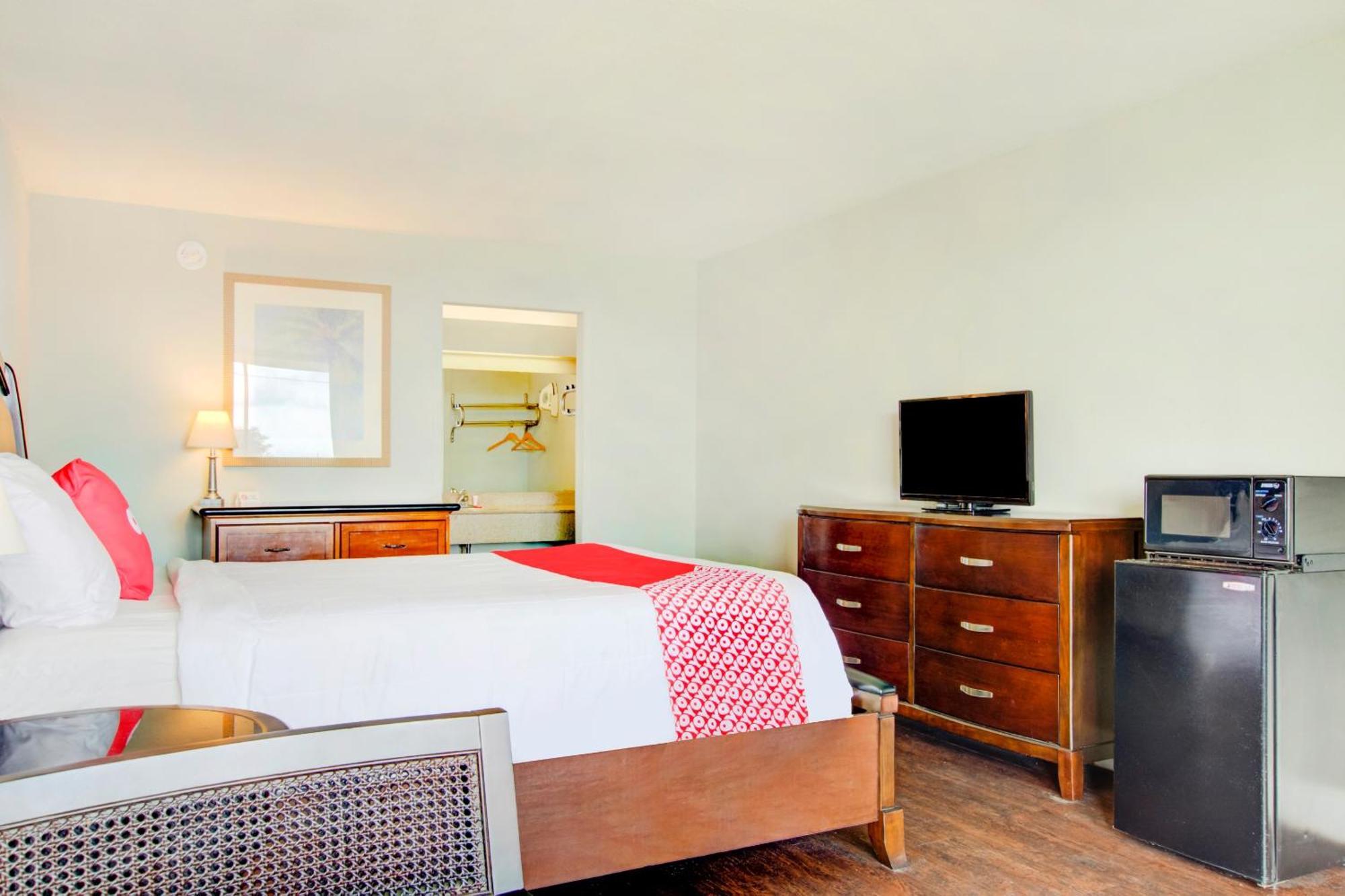 Oyo Hotel Dundee By Crystal Lake Екстер'єр фото