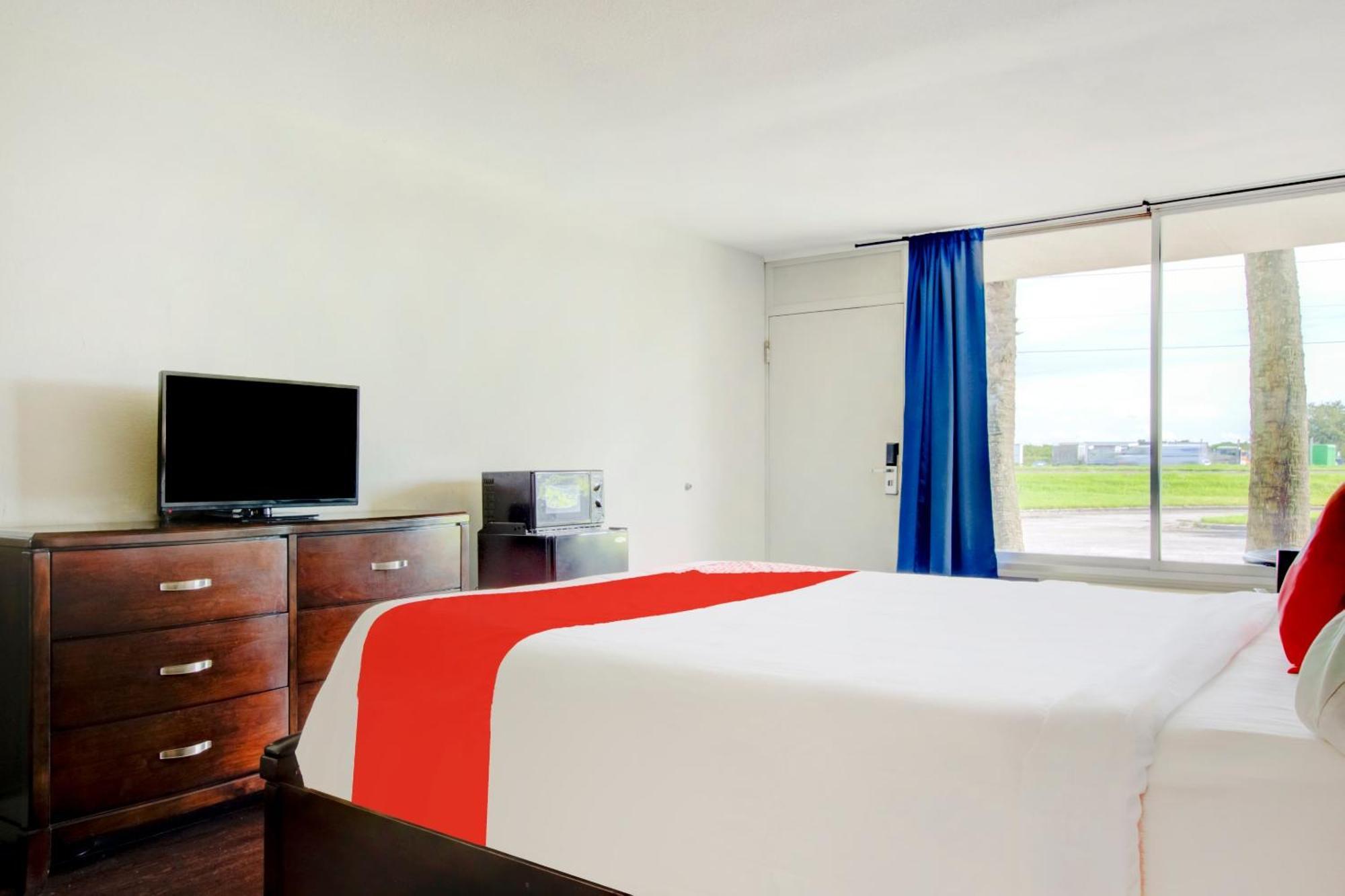 Oyo Hotel Dundee By Crystal Lake Екстер'єр фото