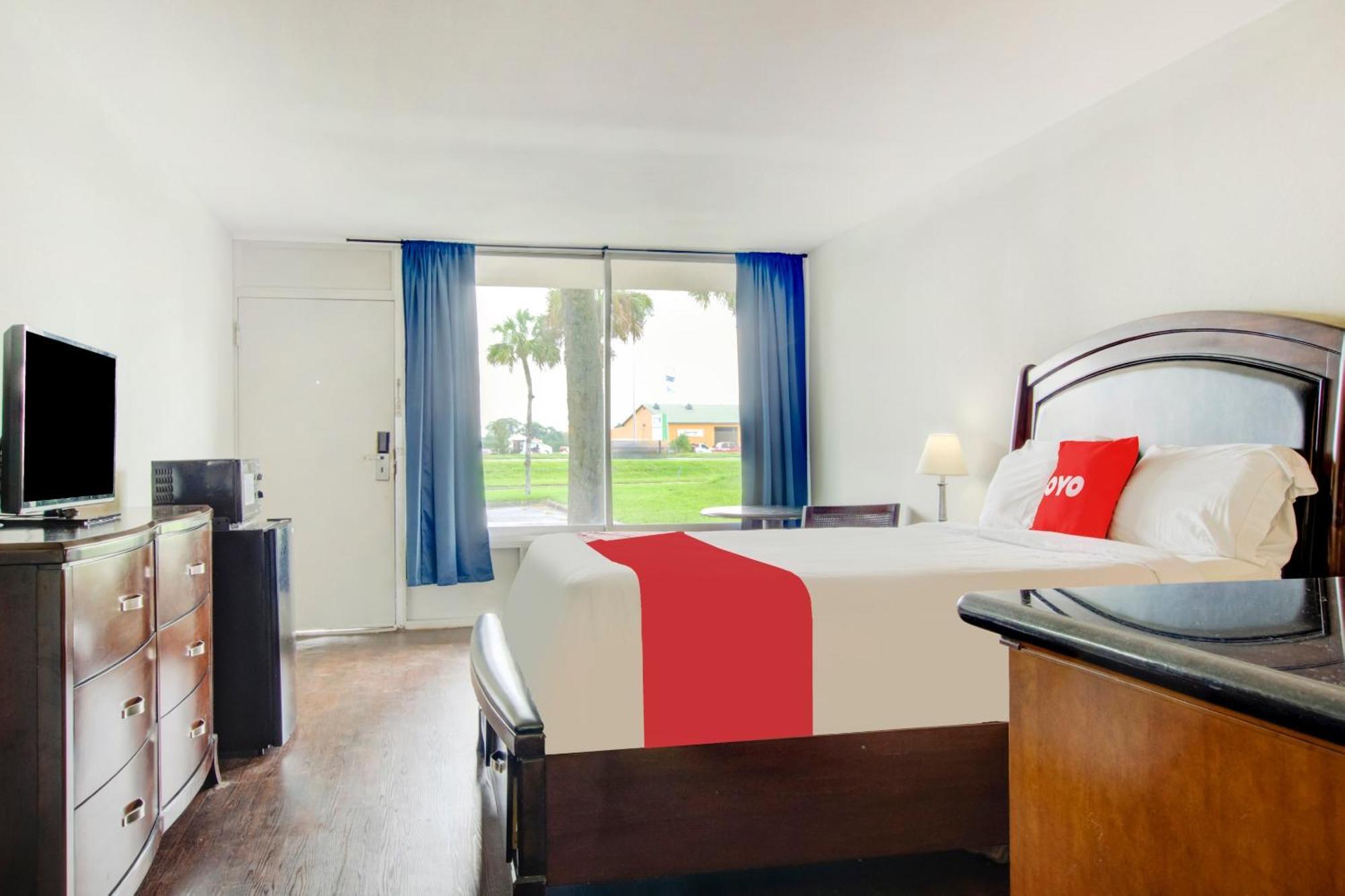 Oyo Hotel Dundee By Crystal Lake Екстер'єр фото