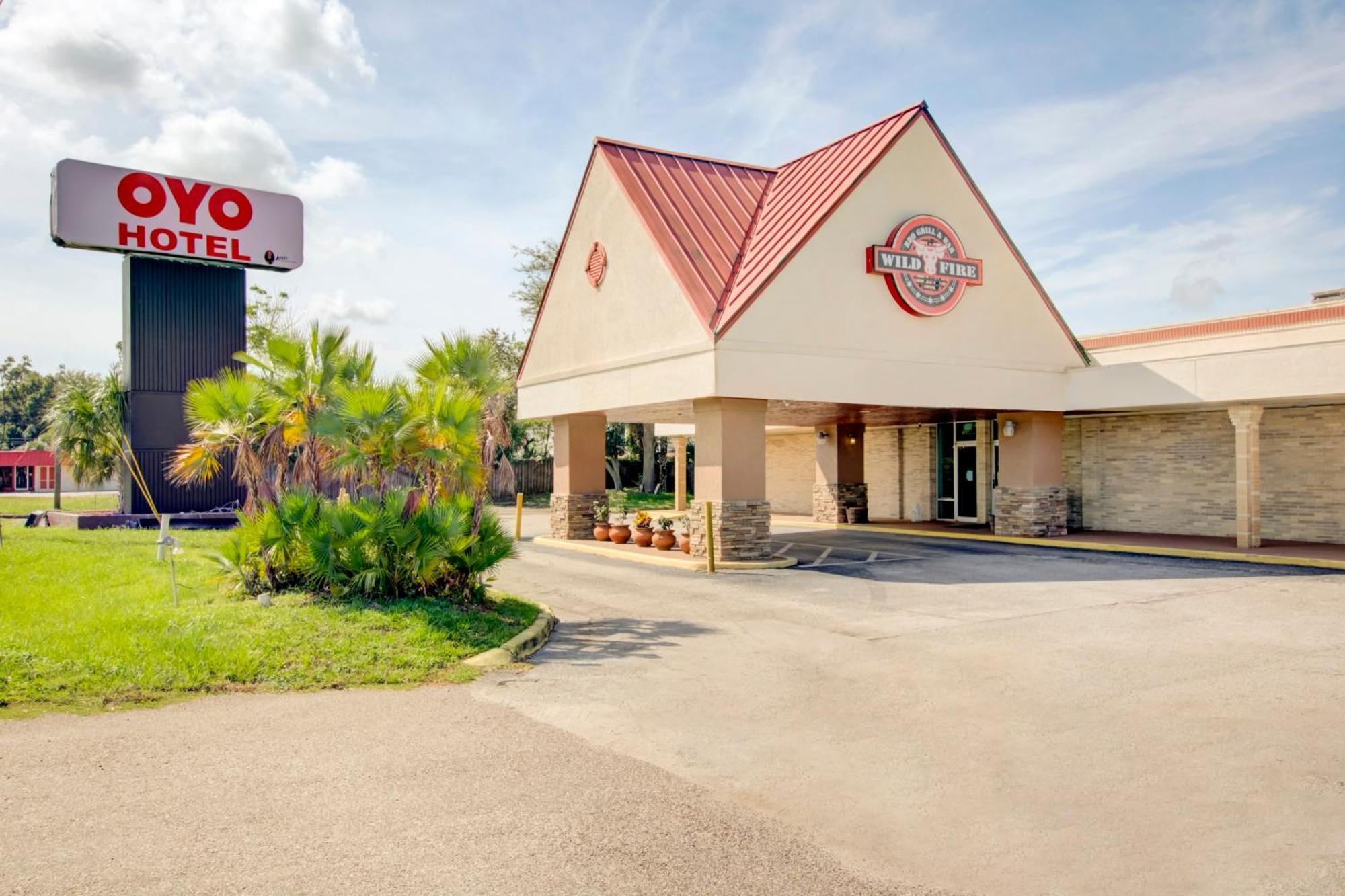 Oyo Hotel Dundee By Crystal Lake Екстер'єр фото