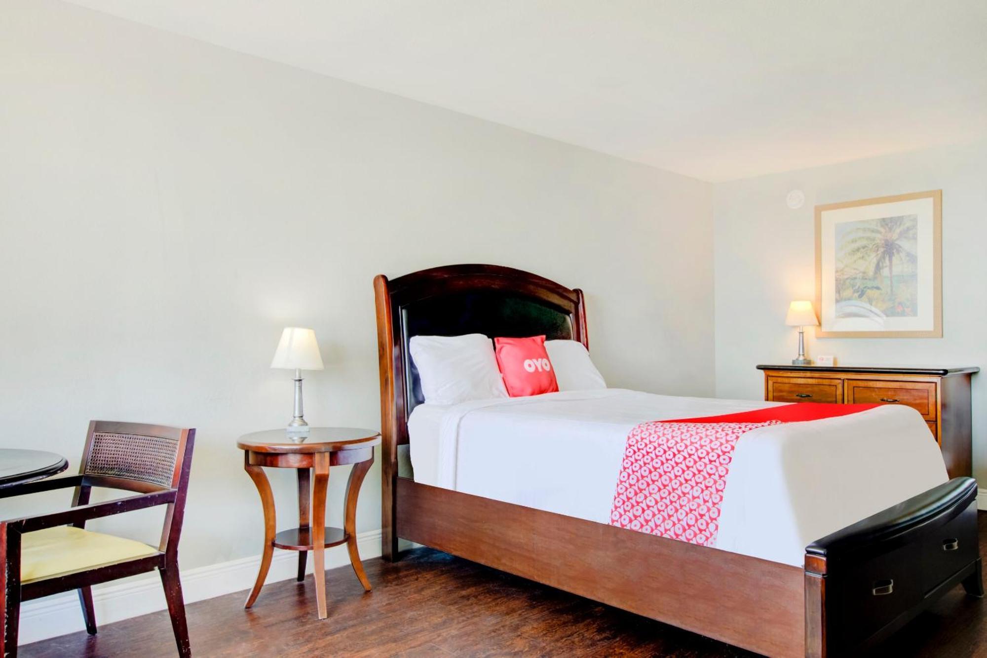 Oyo Hotel Dundee By Crystal Lake Екстер'єр фото
