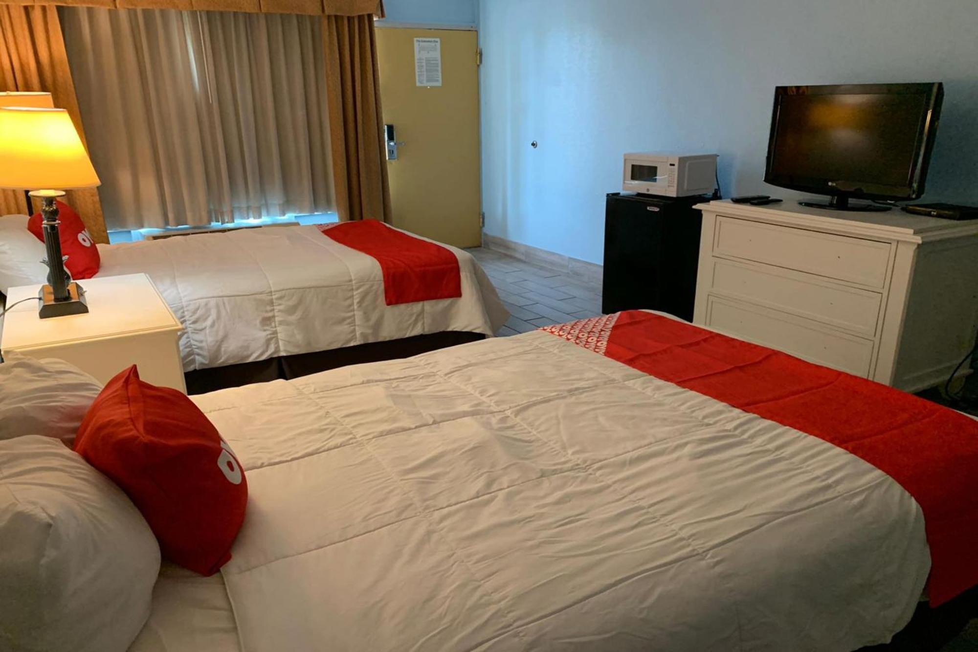 Oyo Hotel Dundee By Crystal Lake Екстер'єр фото