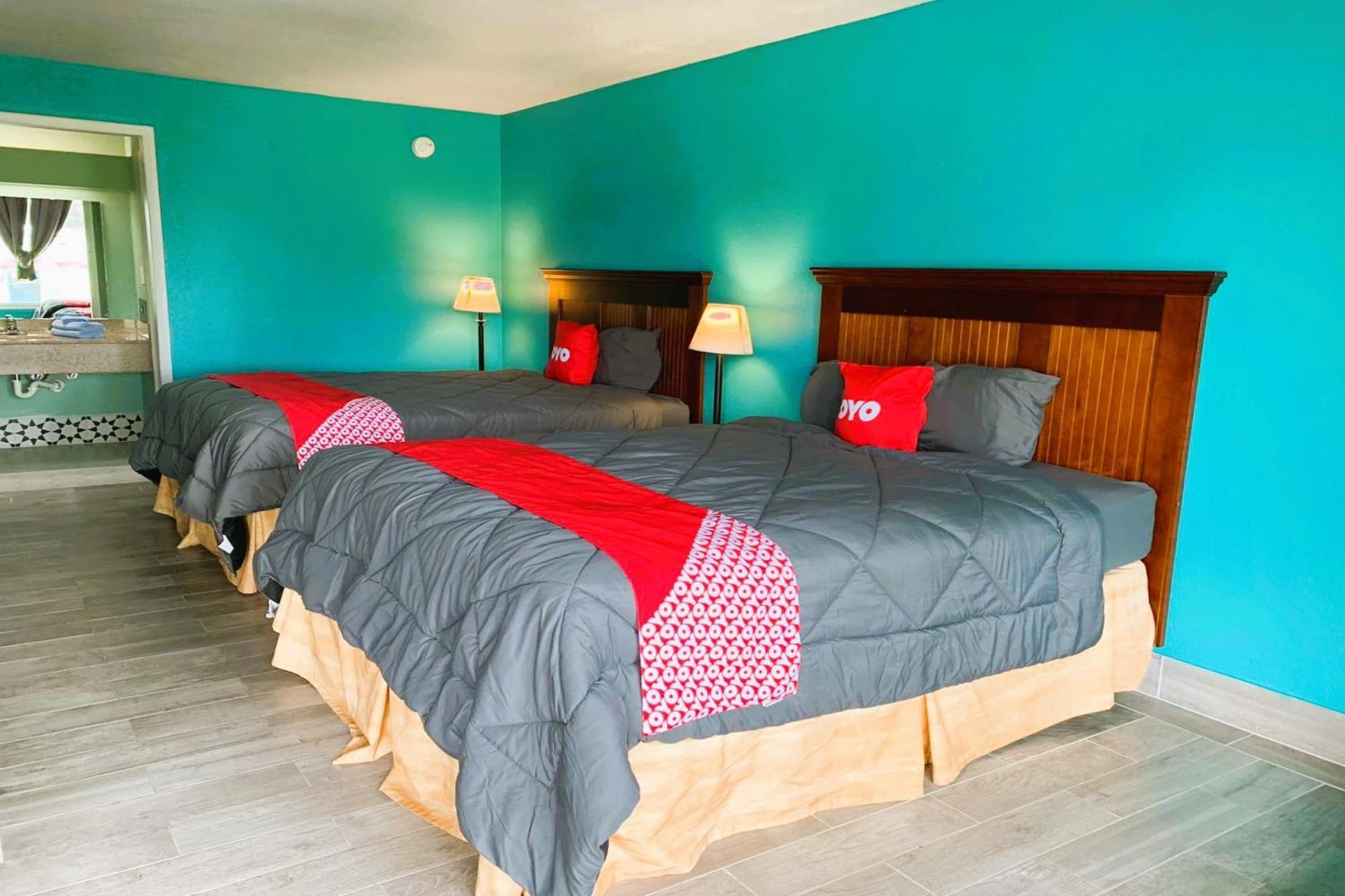 Oyo Hotel Dundee By Crystal Lake Екстер'єр фото