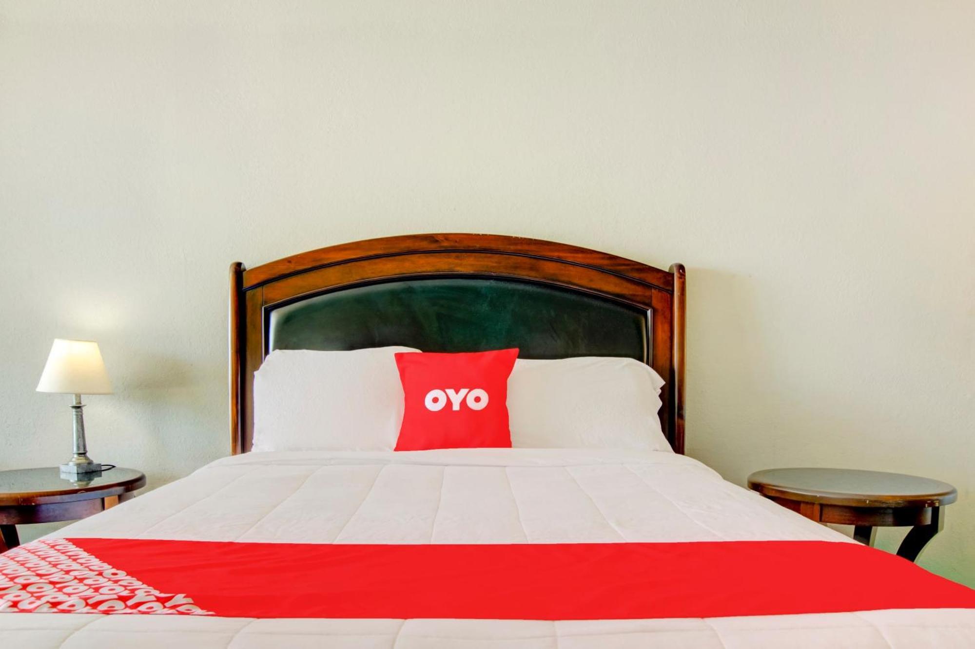 Oyo Hotel Dundee By Crystal Lake Екстер'єр фото