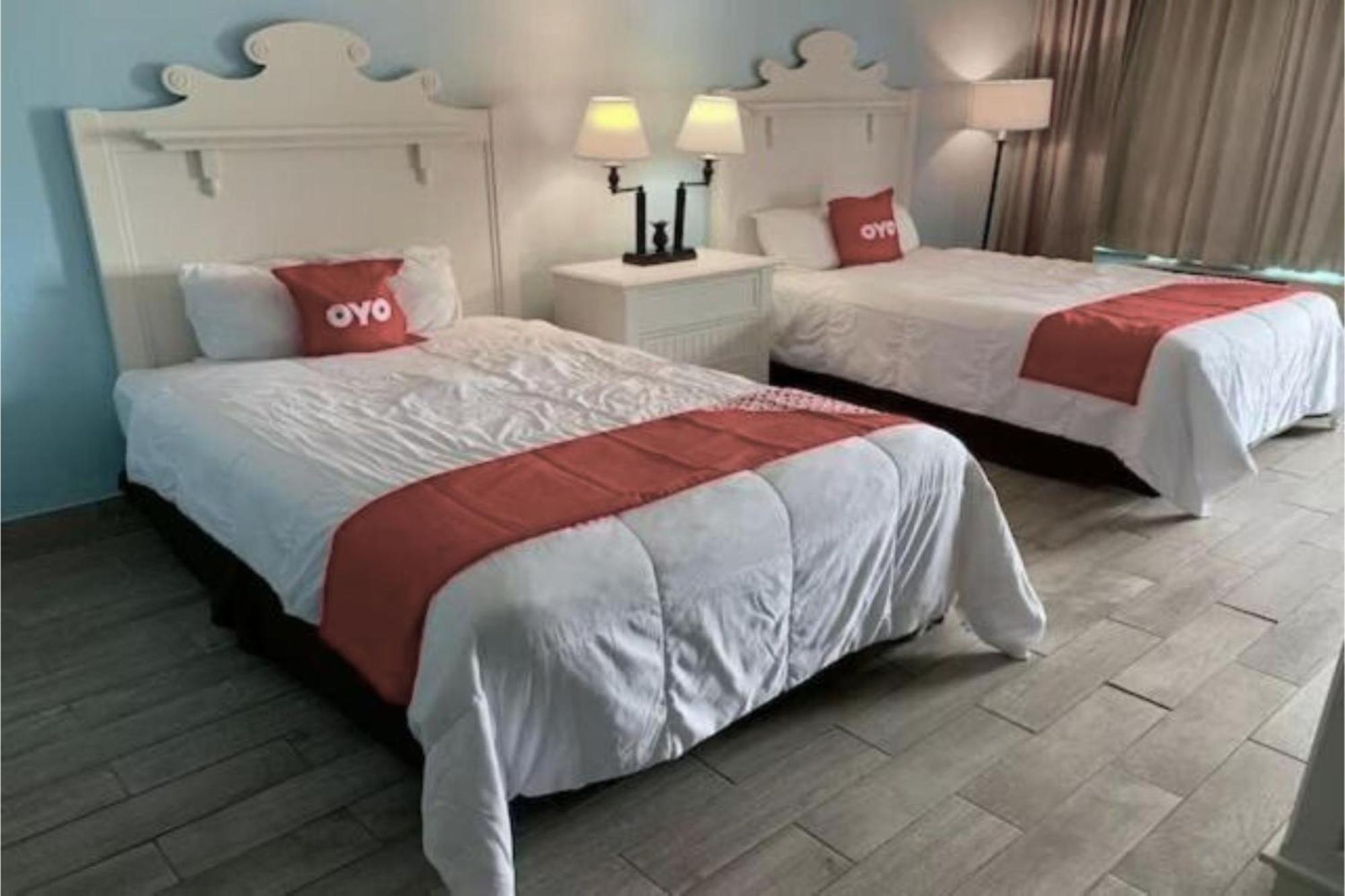 Oyo Hotel Dundee By Crystal Lake Екстер'єр фото