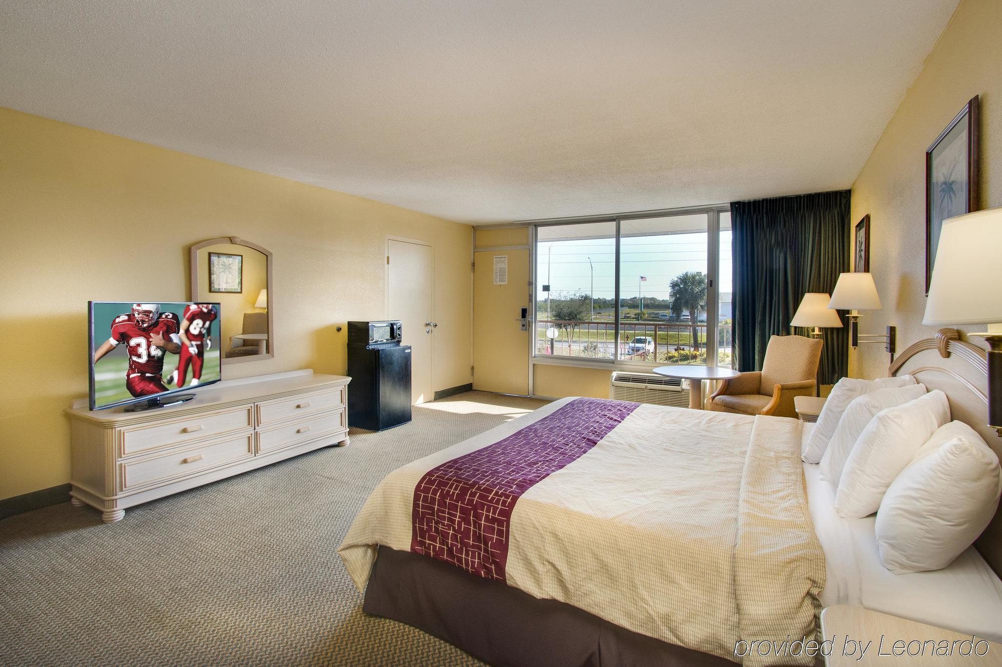 Oyo Hotel Dundee By Crystal Lake Екстер'єр фото