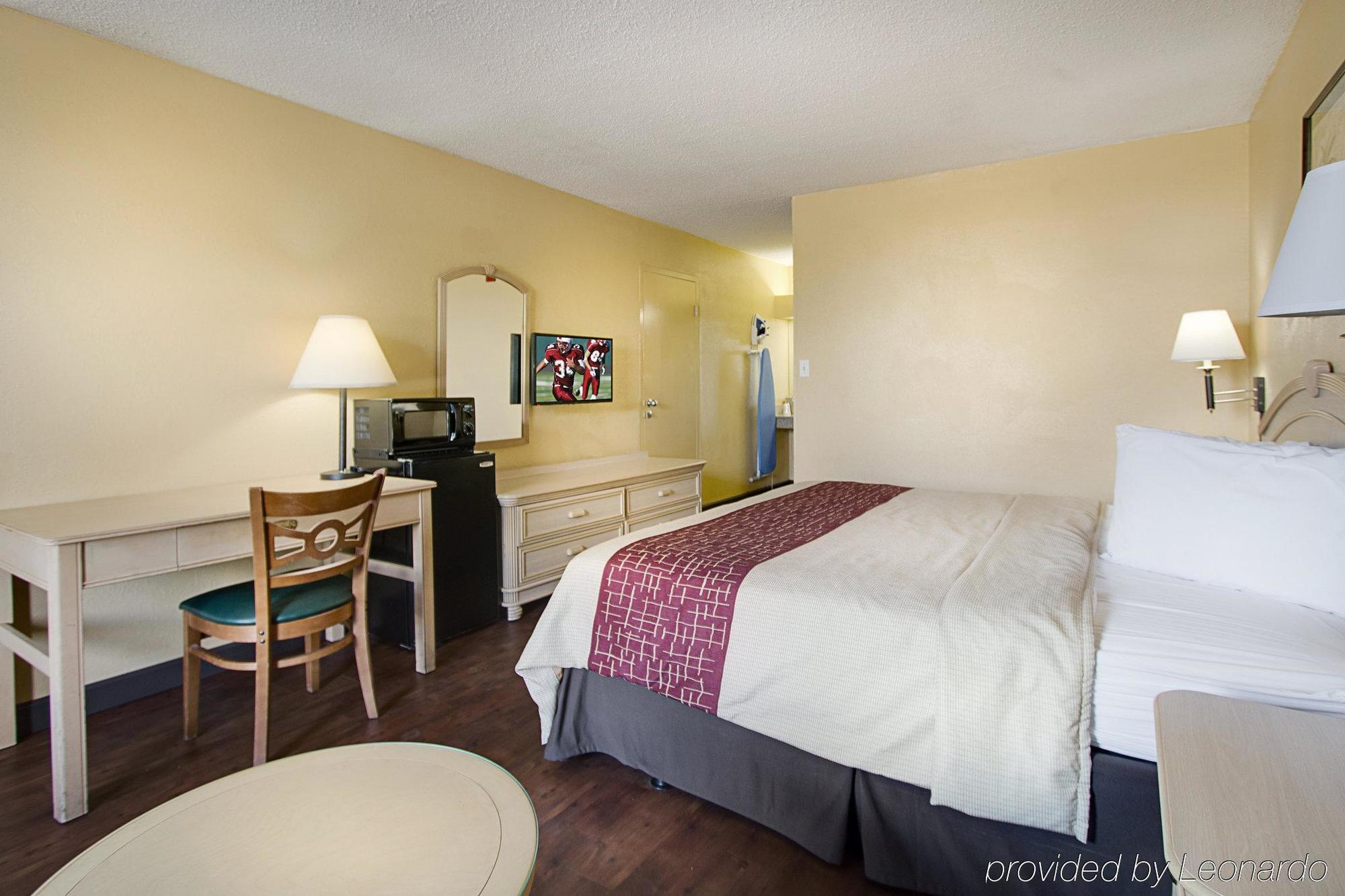 Oyo Hotel Dundee By Crystal Lake Екстер'єр фото